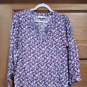 large Cynthia Rowley  ladies top blue red and white floral with quarter length